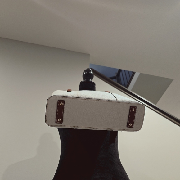 Dooney&Bourke - Picture 5 of 5